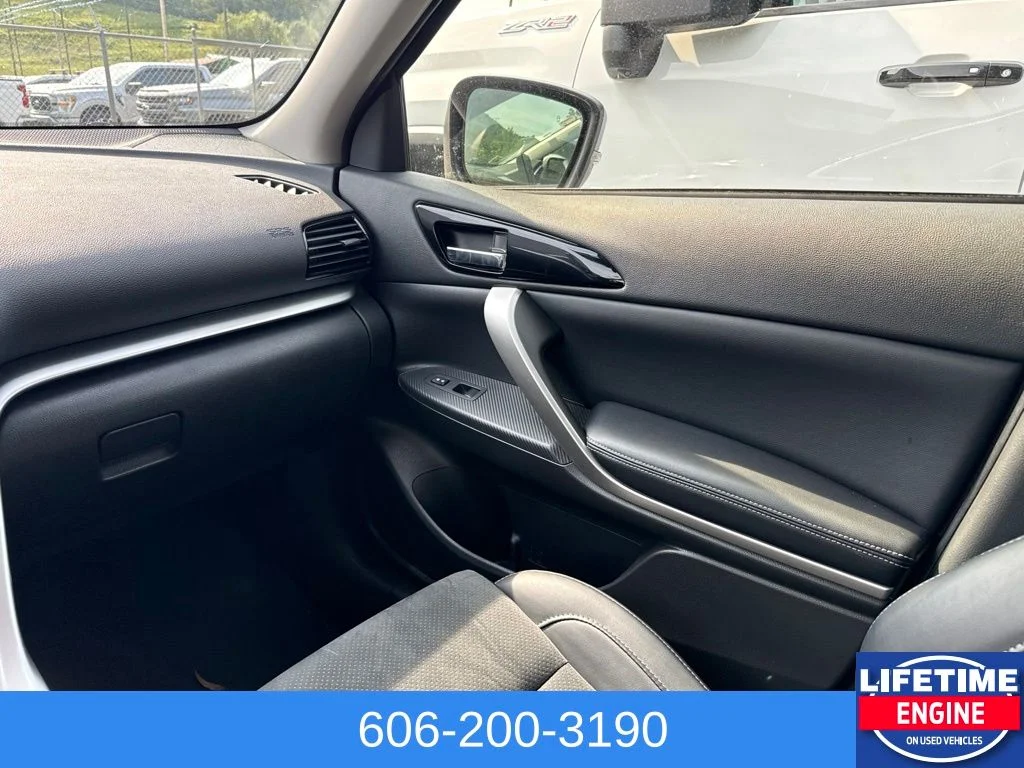 Used 2025  Mitsubishi SE image 16