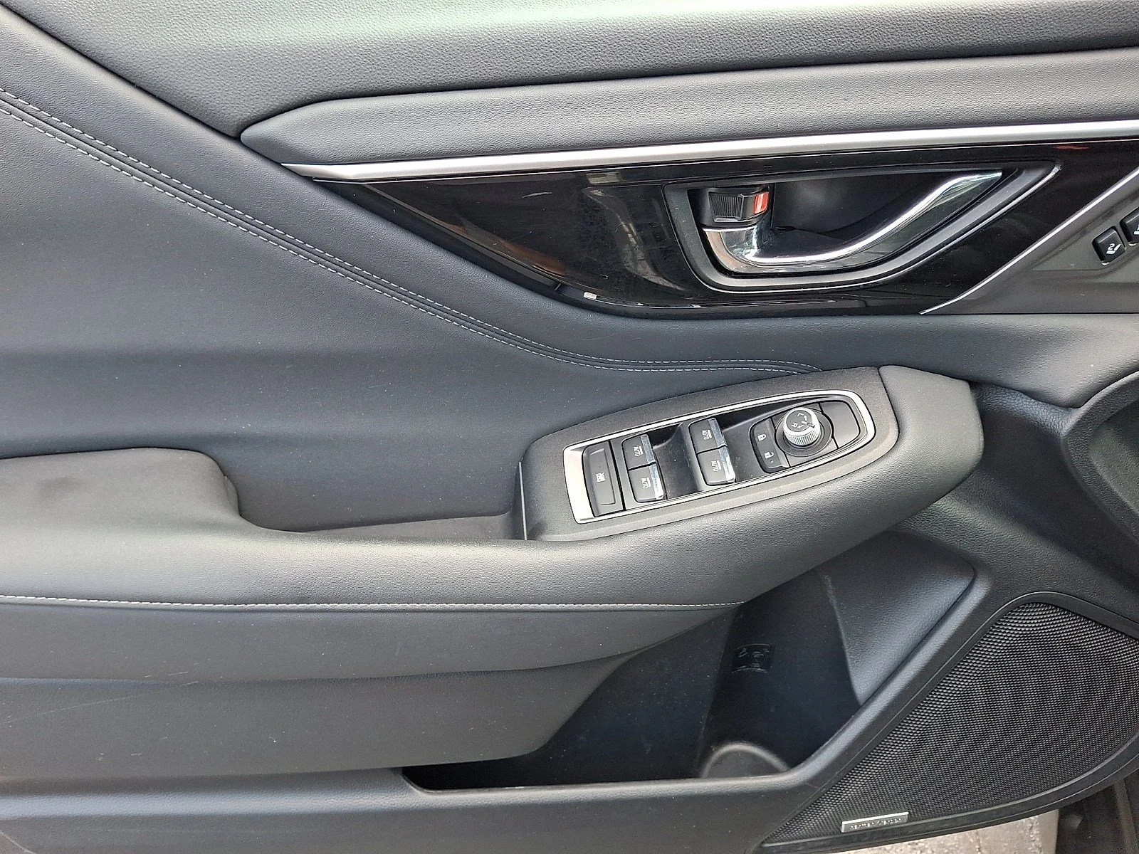 Used 2021 Magnetite Gray Metallic Subaru Limited image 13