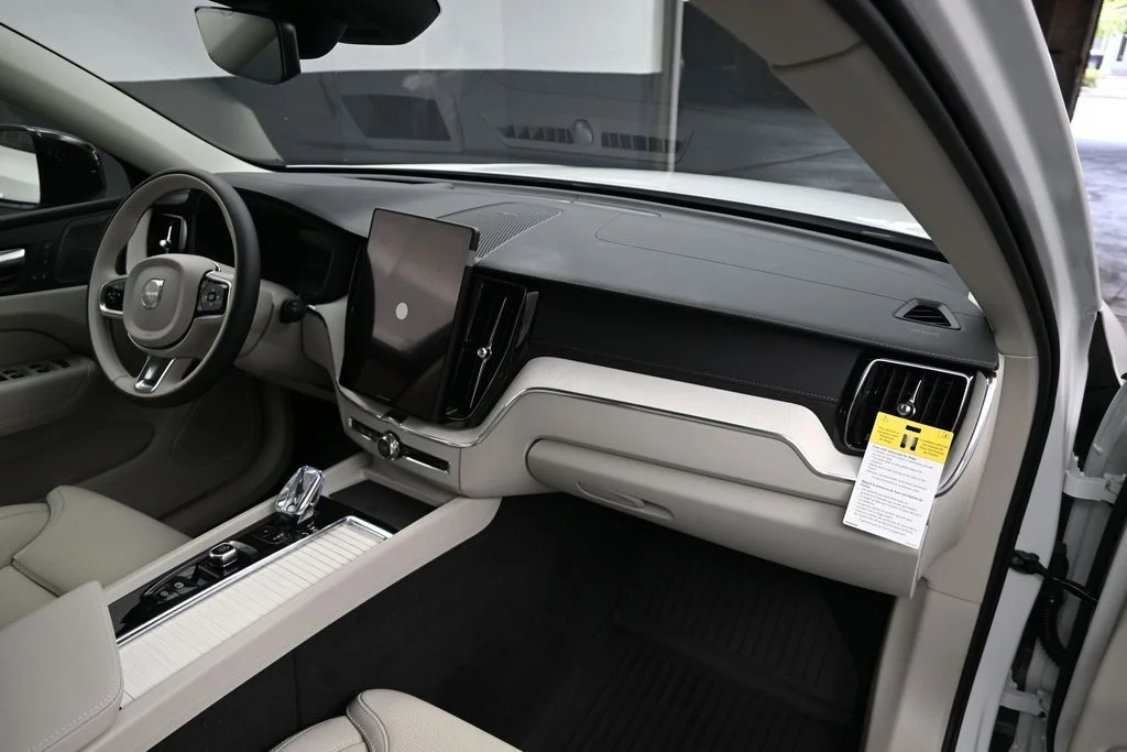 New 2026 Crystal White Volvo T8 Ultra image 19