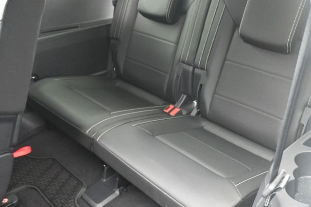 Used 2023  Volkswagen 3.6L V6 SE w/Technology image 18