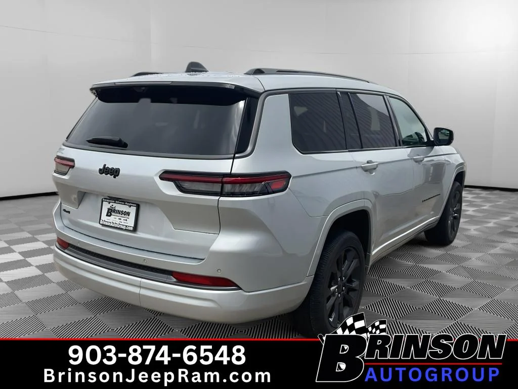 New 2026 Silver Zynith Exterior Paint Jeep Limited Reserve image 5