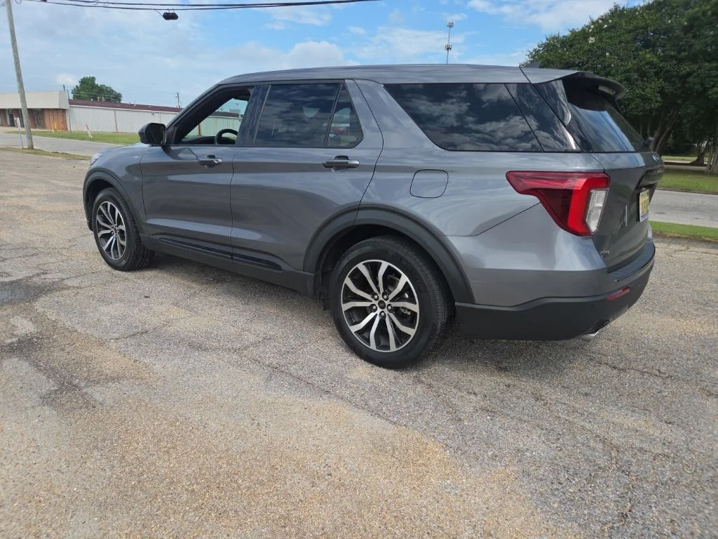 Used 2022 Gray Metallic Ford ST-Line image 8