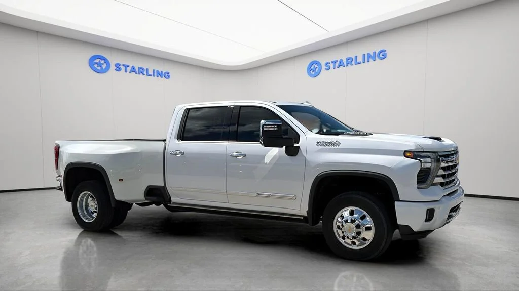 Used 2024 Iridescent Pearl Tricoat Chevrolet High Country DRW image 13