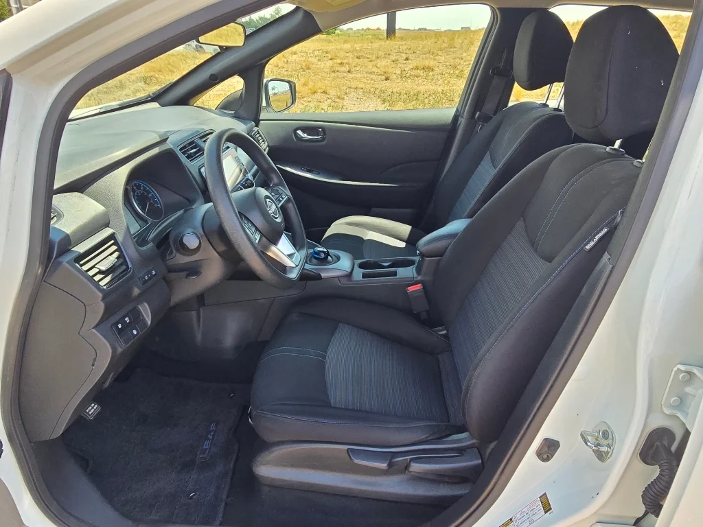 Used 2023 Glacier White Nissan S image 11