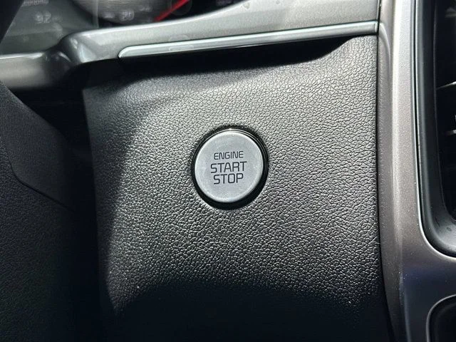 Used 2023 White Kia S image 29