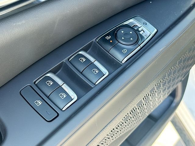 New 2026 Snow White Pearl Kia SX Prestige image 18