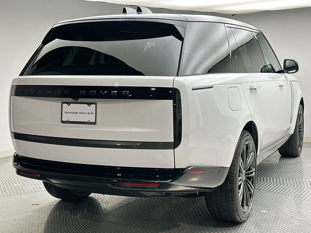New 2026 Fuji White Land Rover SE image 3