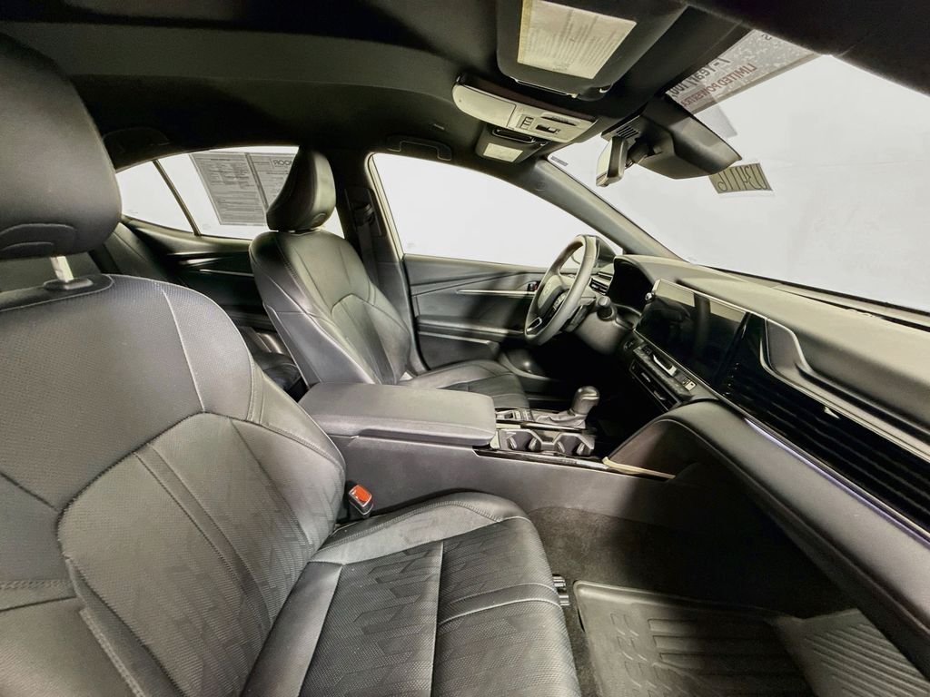 Used 2025 Wind Chill Pearl Toyota XSE image 26