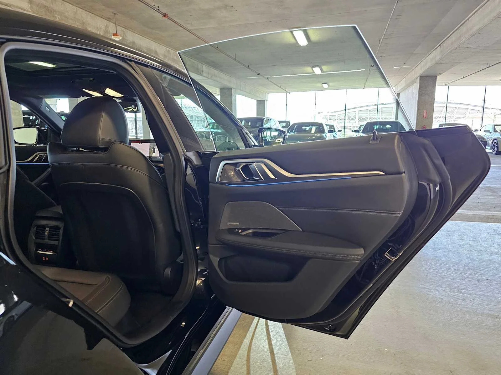 New 2026 Black Sapphire Metallic BMW xDrive40 image 31
