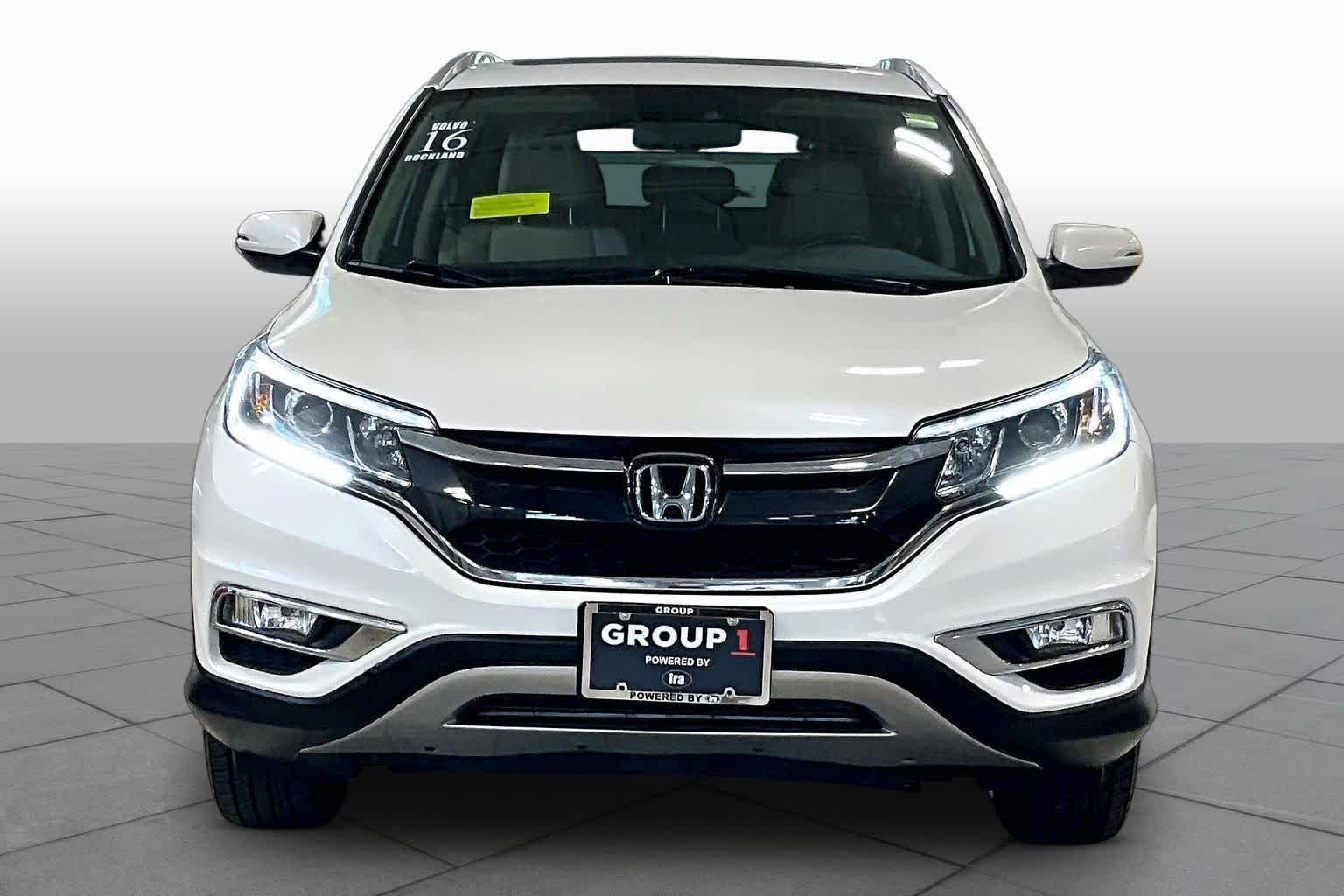 Used 2016 Alabaster Silver Metallic Honda Touring image 4