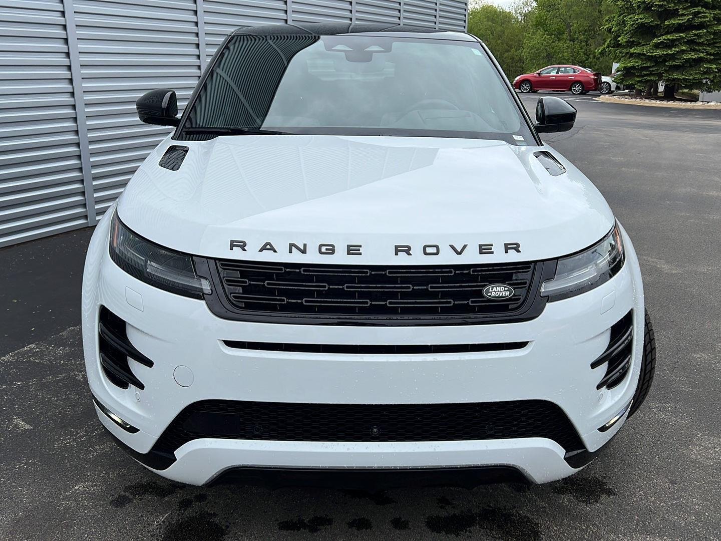 New 2026 Fuji White Land Rover Dynamic SE image 4