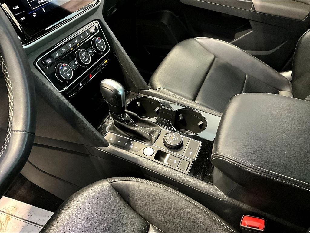 Used 2022 Deep Black Pearl Volkswagen 3.6L V6 SE w/Technology image 11