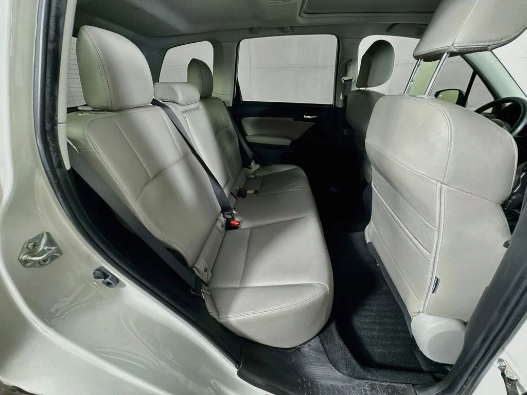 Used 2015 White Subaru 2.5i Touring image 34