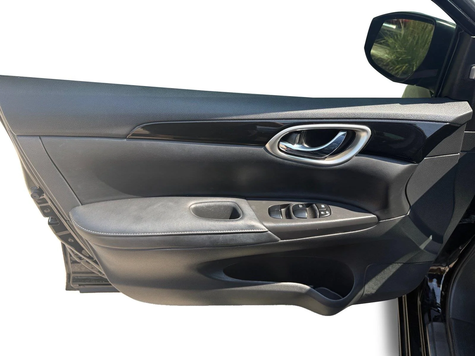 Used 2018 Super Black Nissan SL image 9