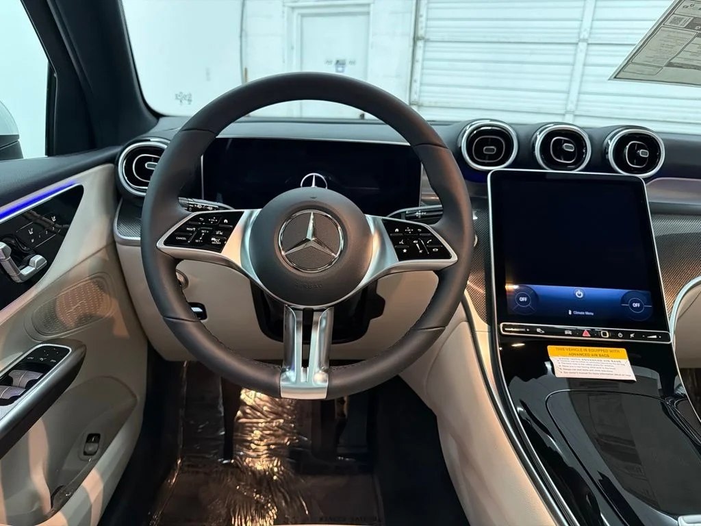 New 2027 White Mercedes-Benz GLC 300 image 21