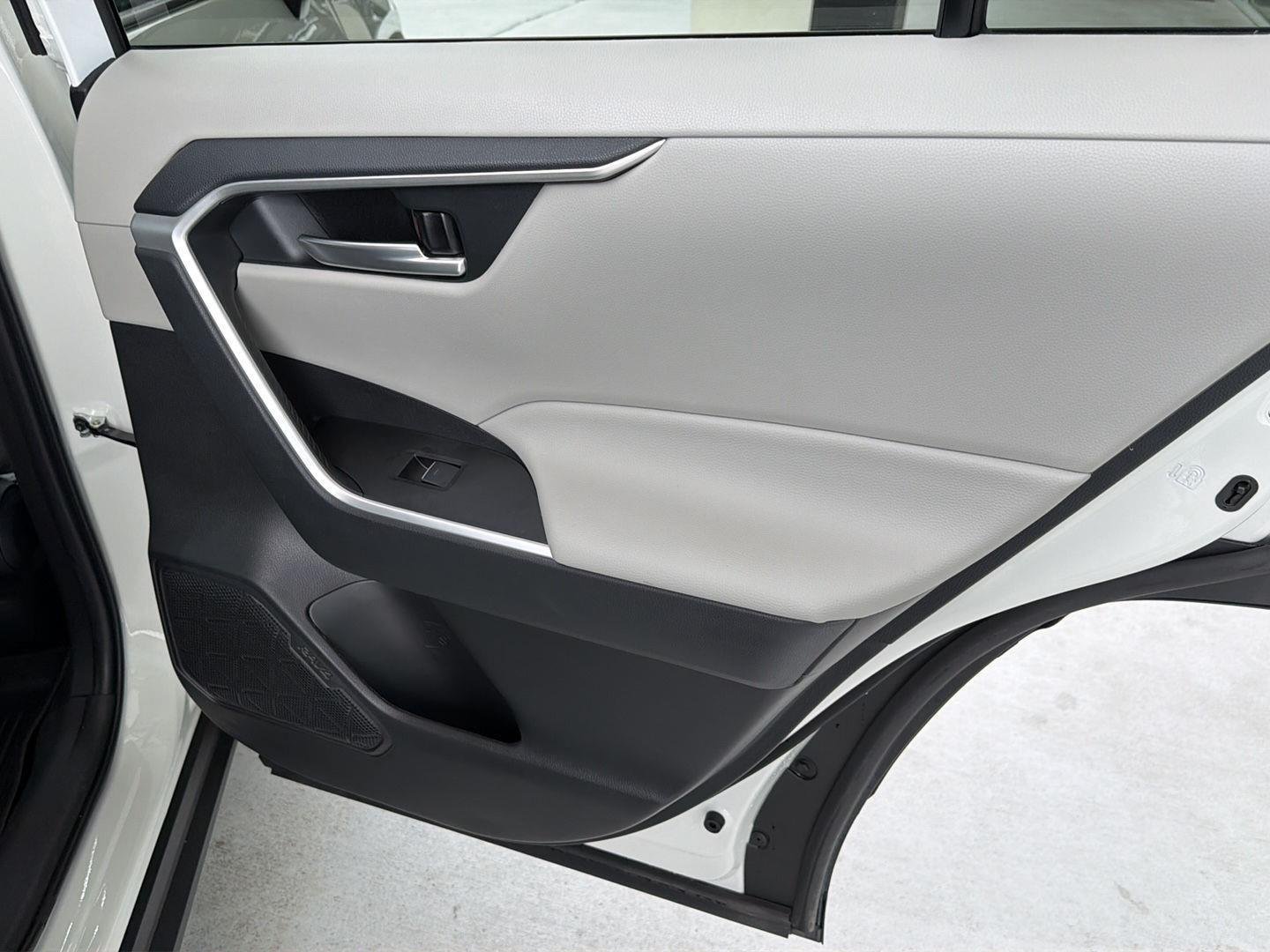 Used 2024 Ice Cap Toyota XLE image 15