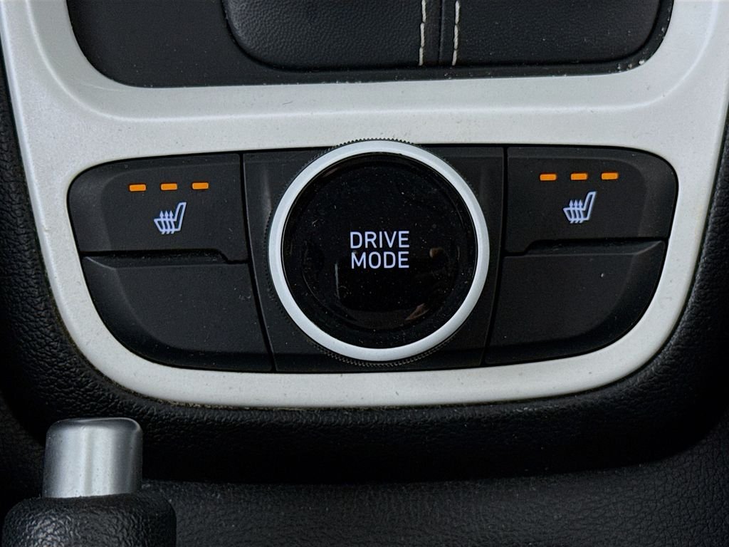 Used 2022 White Hyundai Limited image 20