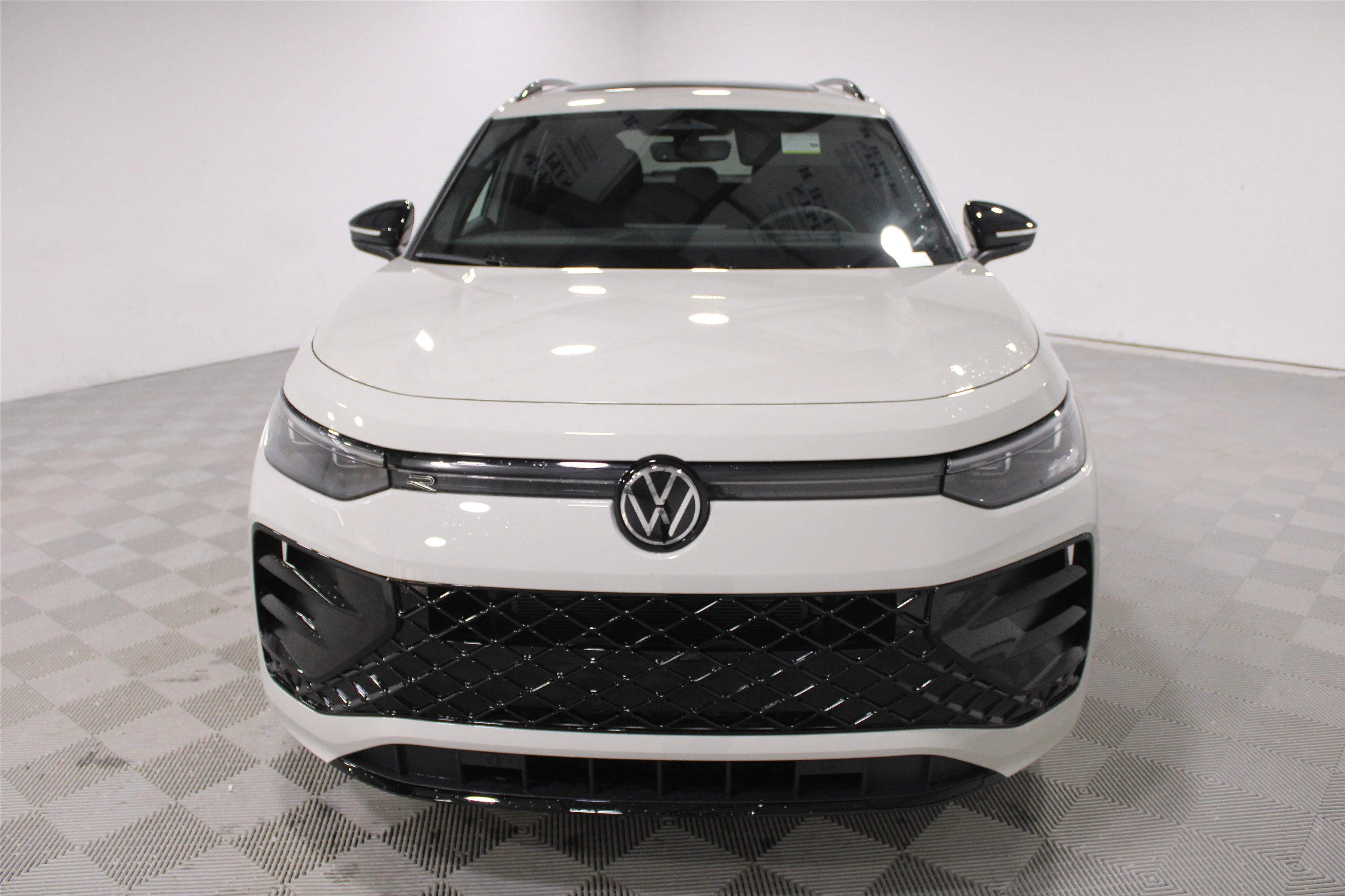 New 2026 Sandstone Volkswagen SE R-Line Black image 31