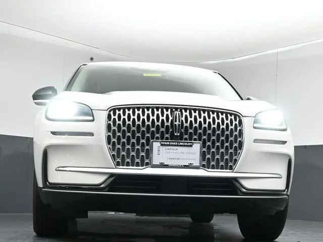 Used 2023 Pristine White Lincoln Standard image 33