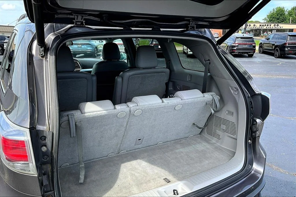 Used 2015 Predawn Gray Mica Toyota XLE V6 image 8
