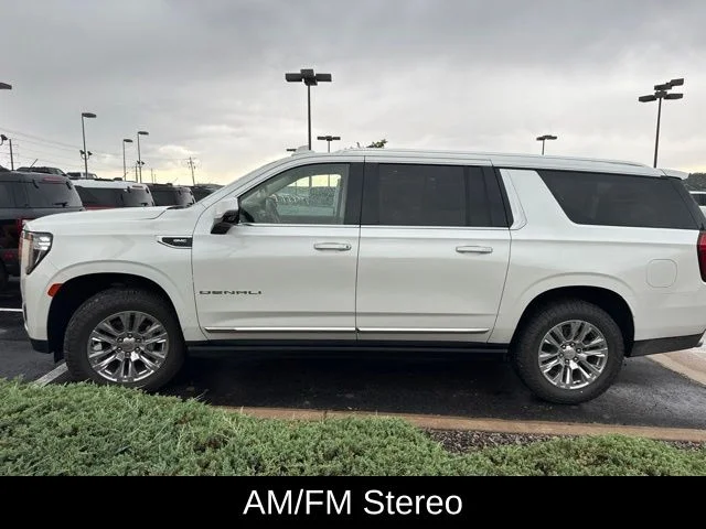 Used 2022 White GMC Denali image 7