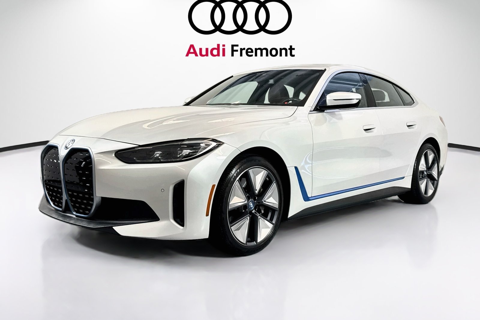 Used 2023 Mineral White Metallic BMW eDrive40 image 3