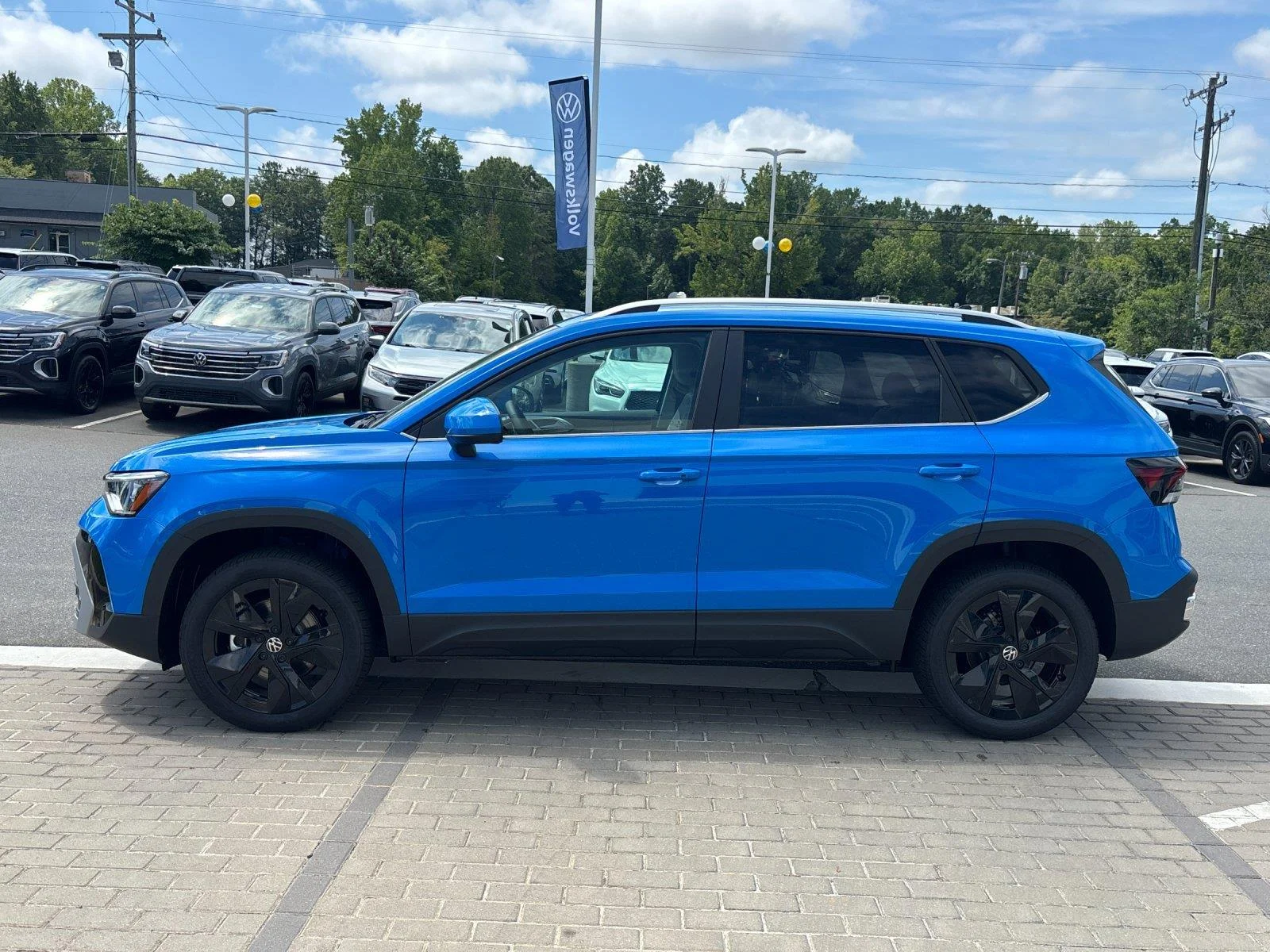 New 2026 Cornflower Blue Volkswagen SE image 2