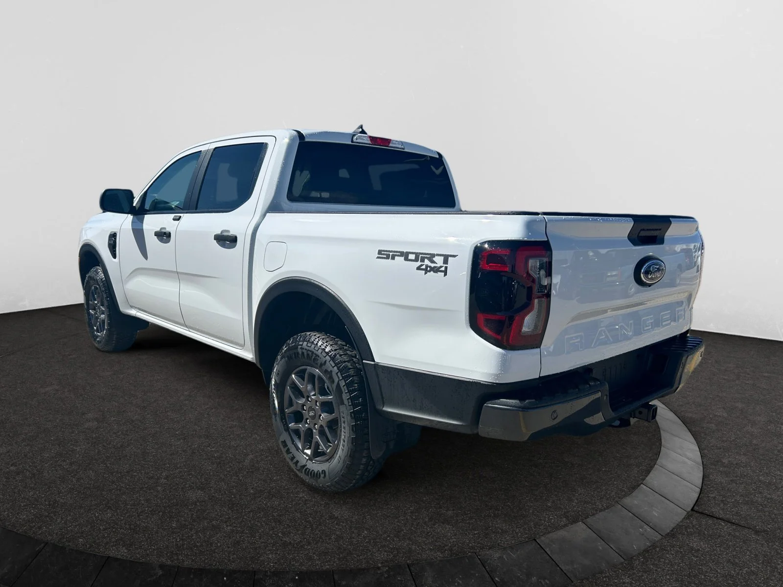 New 2026 Oxford White Ford XLT image 3