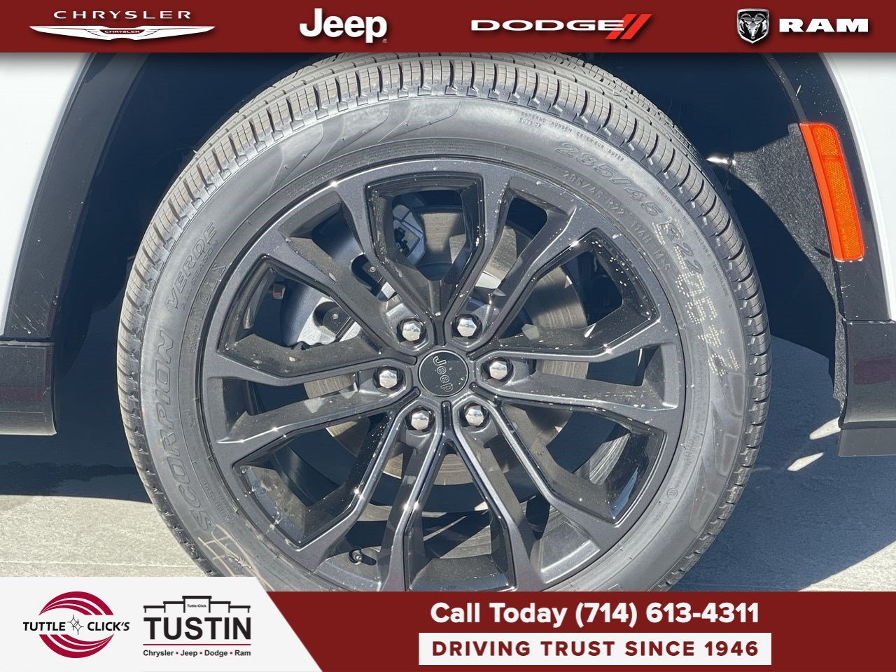 New 2026 Bright White Clear-Coat Exterior Paint Jeep Summit Reserve image 10