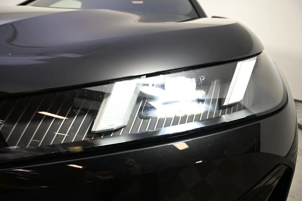 2026 BMW iX 45 - Photo 9