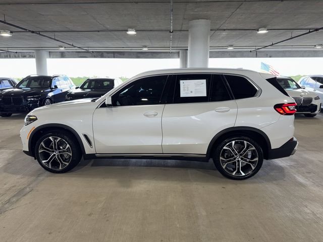 Used 2023 White Metallic BMW sDrive40i image 5