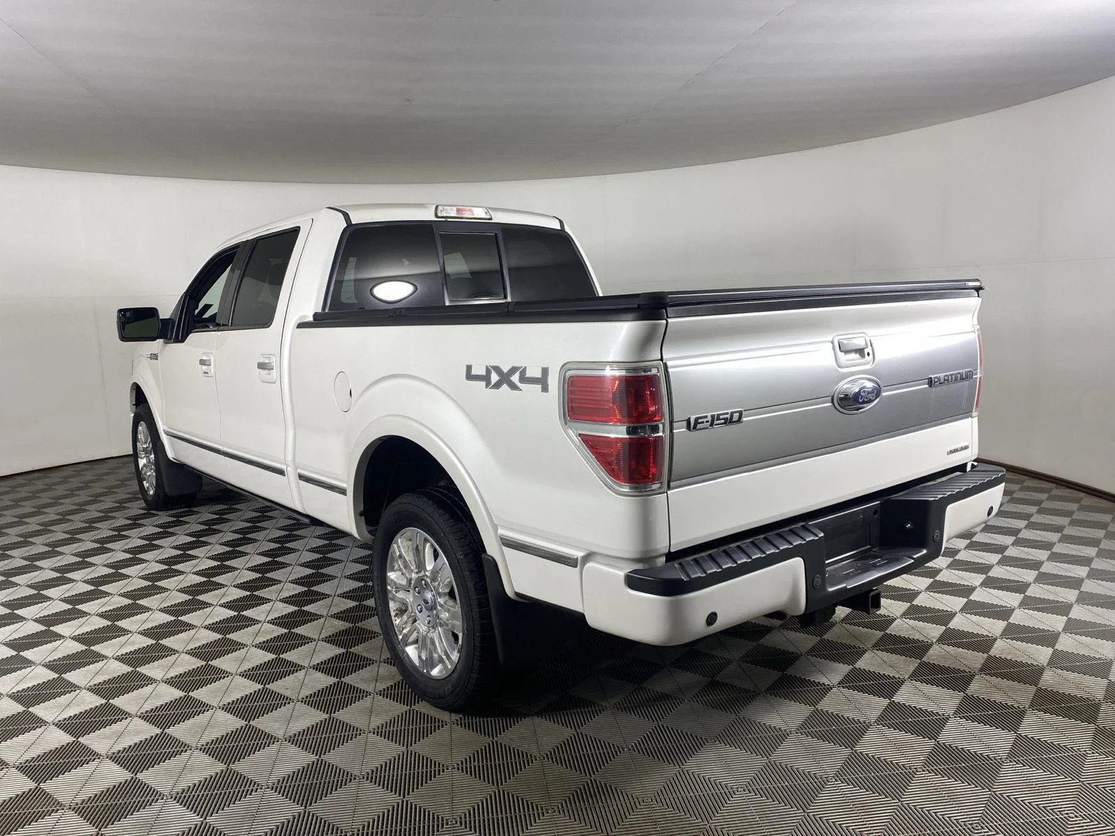 Used 2014 White Platinum Metallic Tri-Coat Ford  image 15