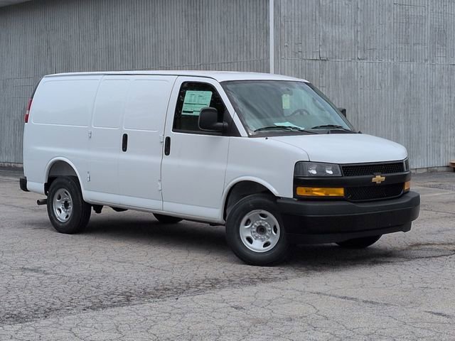 New 2026 Summit White Chevrolet WT image 11