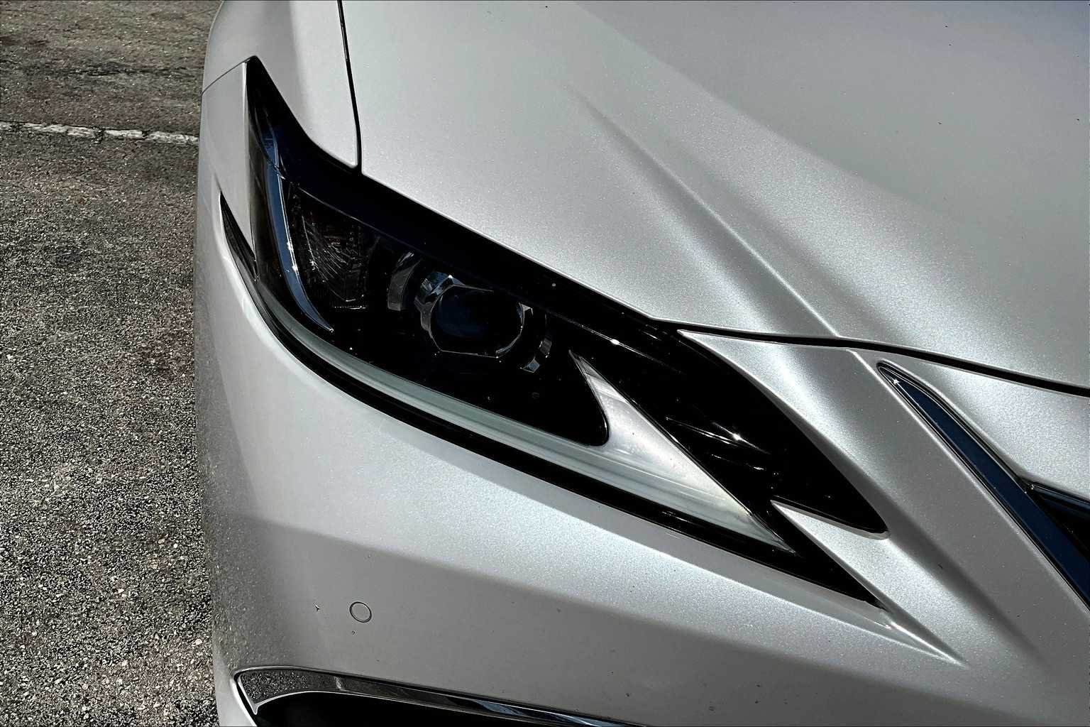 Used 2022 Eminent White Pearl Lexus  image 28