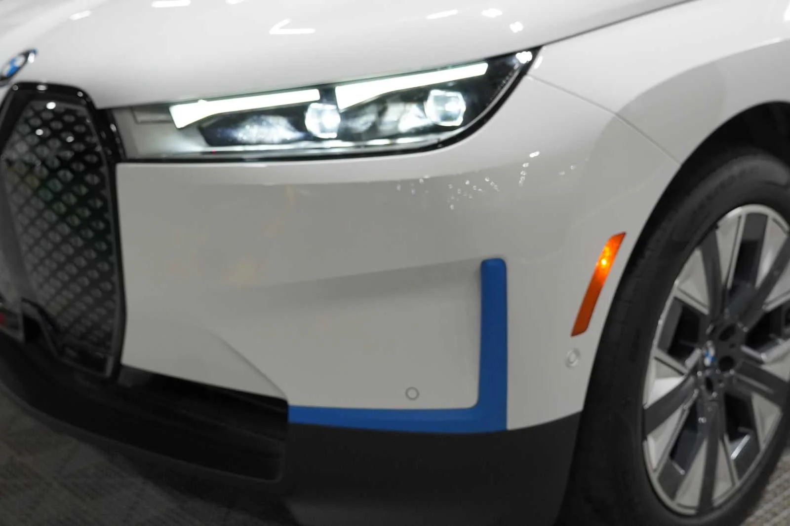 Certified Used 2024 Alpine White BMW xDrive50 image 7