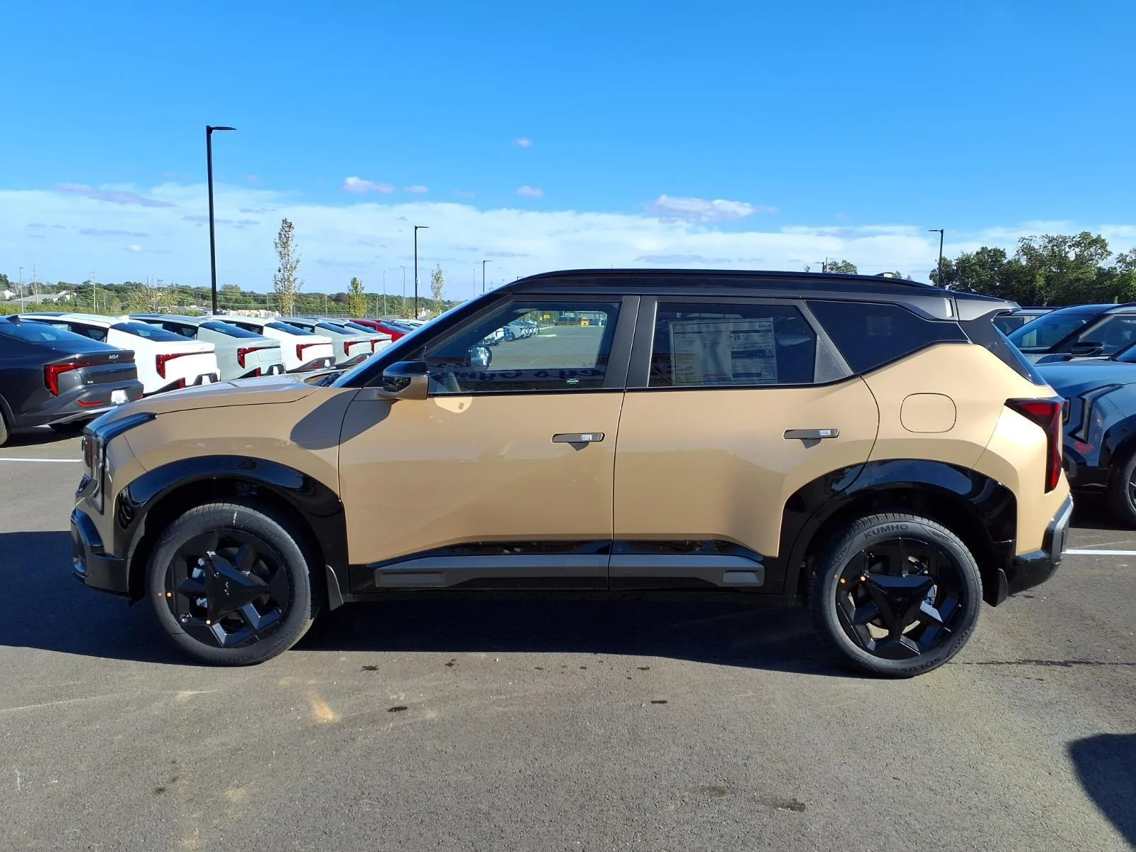 New 2027 Terrain Brown / Black Roof Kia X-Line S image 18