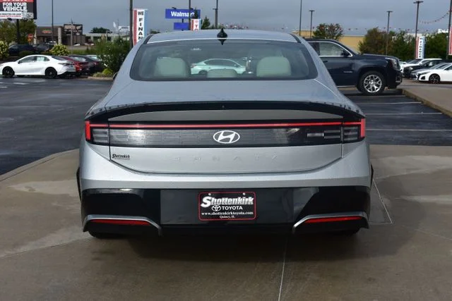 Used 2025 Silver Hyundai SEL image 6