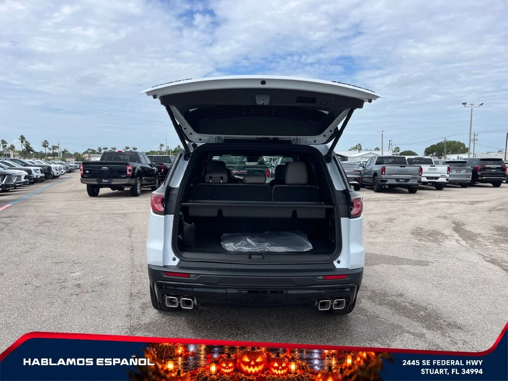 New 2027 Glacier White Tricoat GMC Elevation image 17