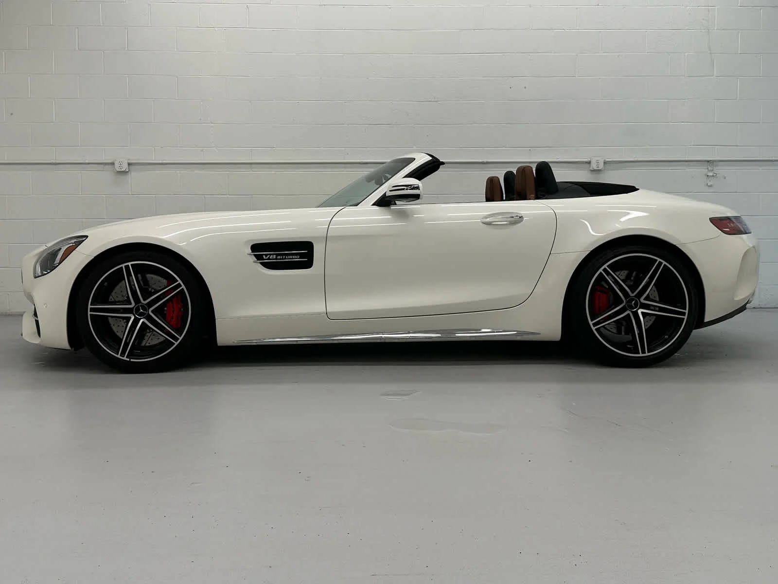Used 2018 designo Diamond White Metallic Mercedes-Benz AMG® GT C image 3