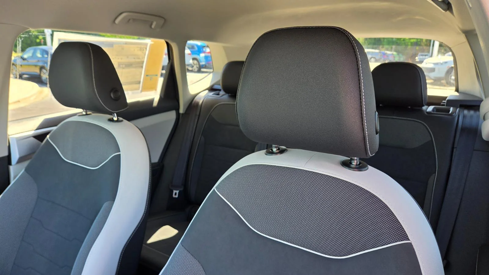 2025 Volkswagen Taos SE - Photo 41