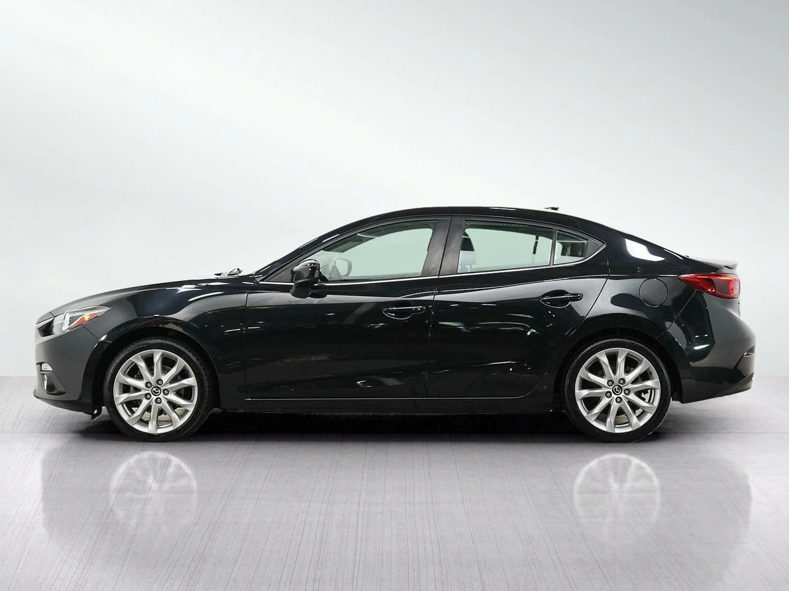 Used 2014 Mazda MAZDA3 s Grand Touring with VIN JM1BM1W37E1143940 for sale in White Bear Lake, Minnesota