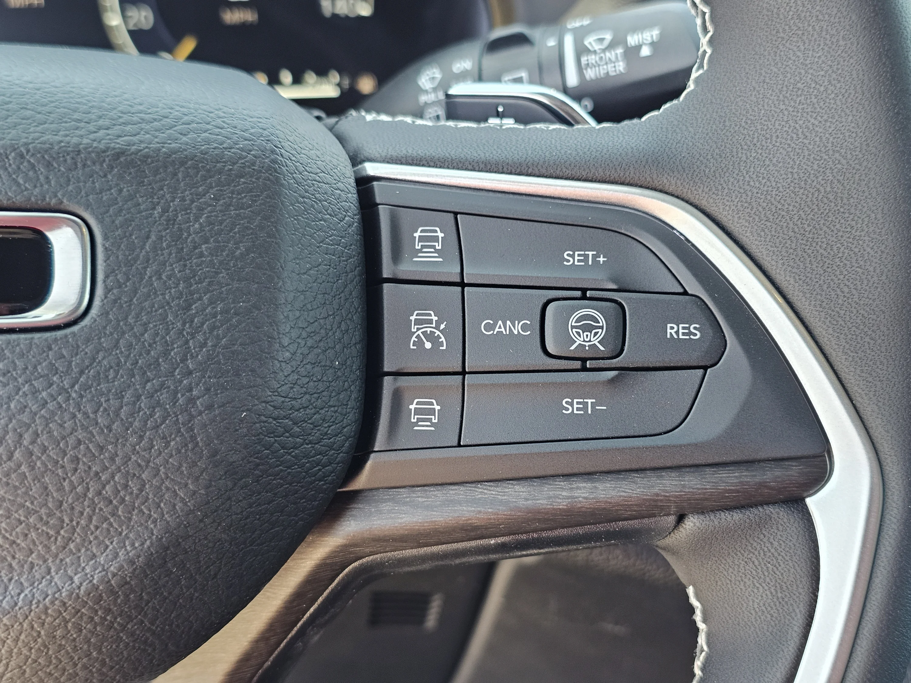 New 2026 Bright White Clearcoat Jeep Laredo Altitude image 21