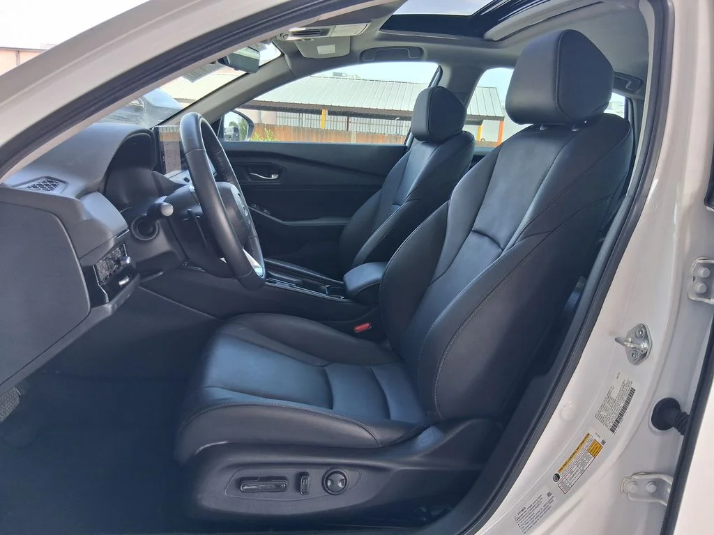 Used 2025 White Honda Touring image 17