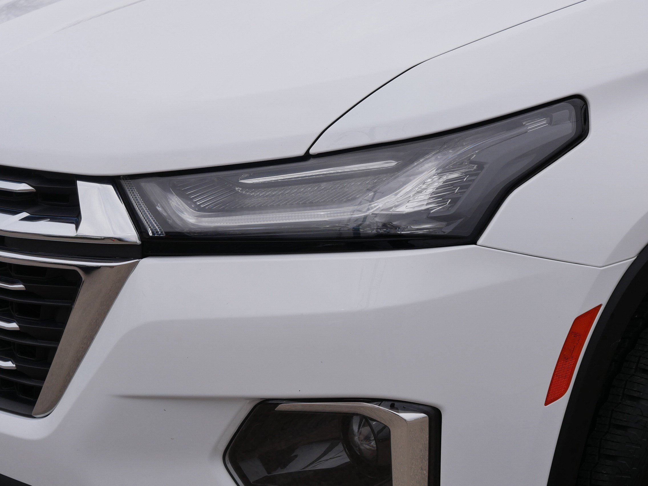 Used 2023 Summit White Chevrolet LT Cloth image 16