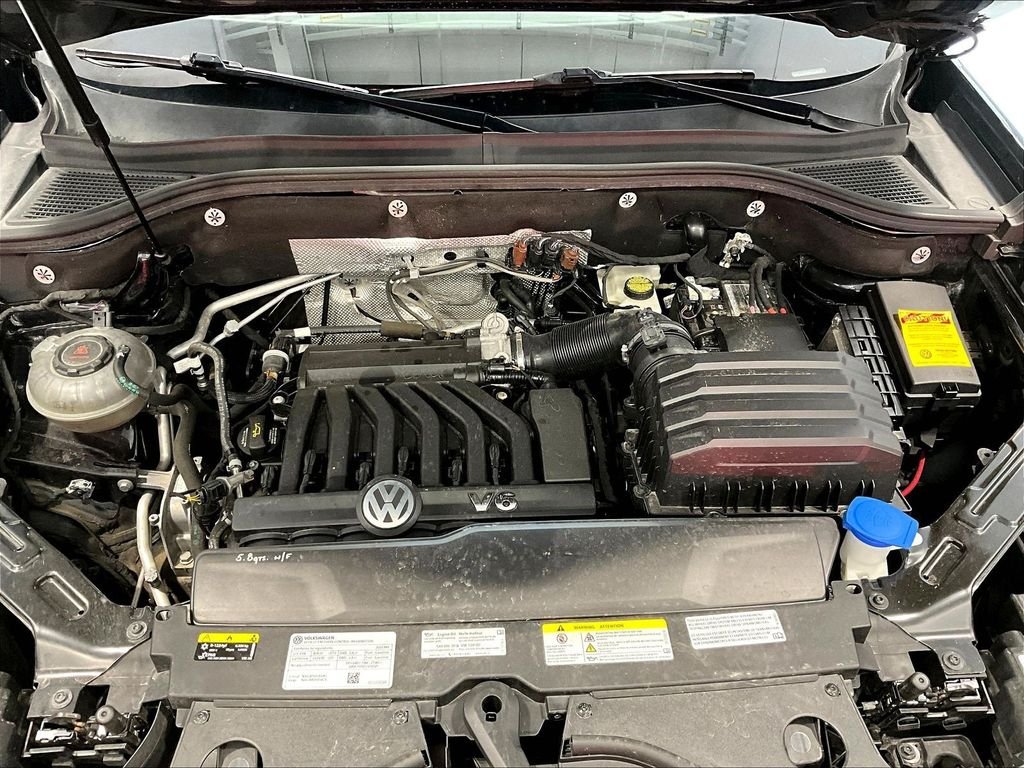 Used 2022 Deep Black Pearl Volkswagen 3.6L V6 SE w/Technology image 26