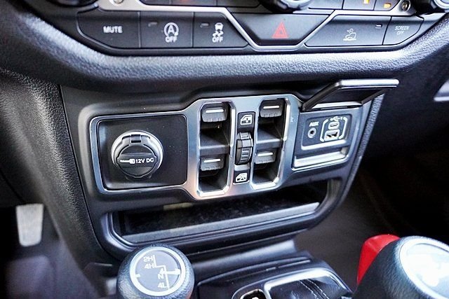 New 2026 Granite Crystal Metallic Clear-Coat Exterior Paint Jeep Sport S image 33