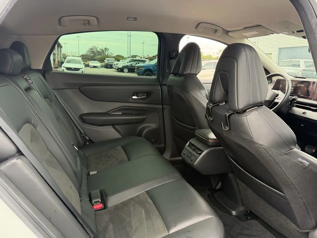 Used 2023 White Nissan ENGAGE image 16