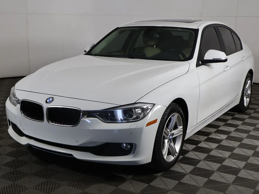 Used 2015 White BMW 328i xDrive image 9