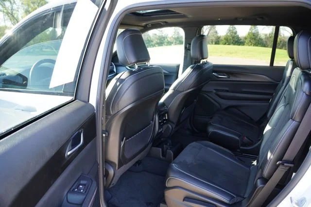 Used 2023 White Jeep Altitude image 16