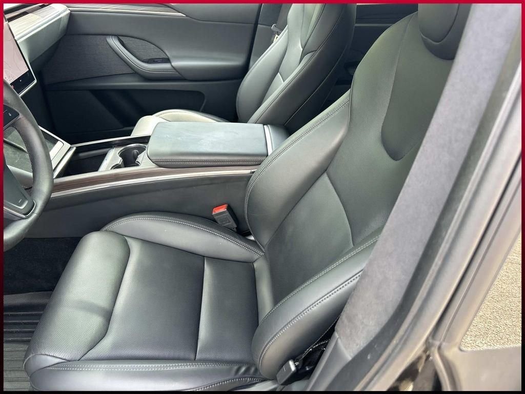 Used 2024  Tesla Base image 18
